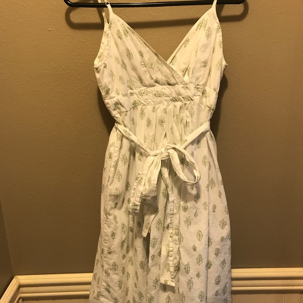 Gap spring or summer dress. White w/ green leaves
